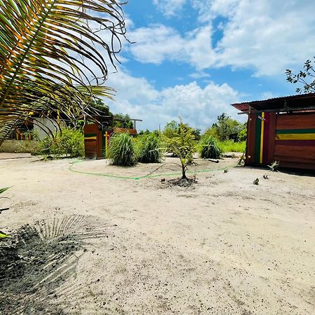 Land Of Promise - Reggae Bar & Eco Village Zanderij 외부 사진