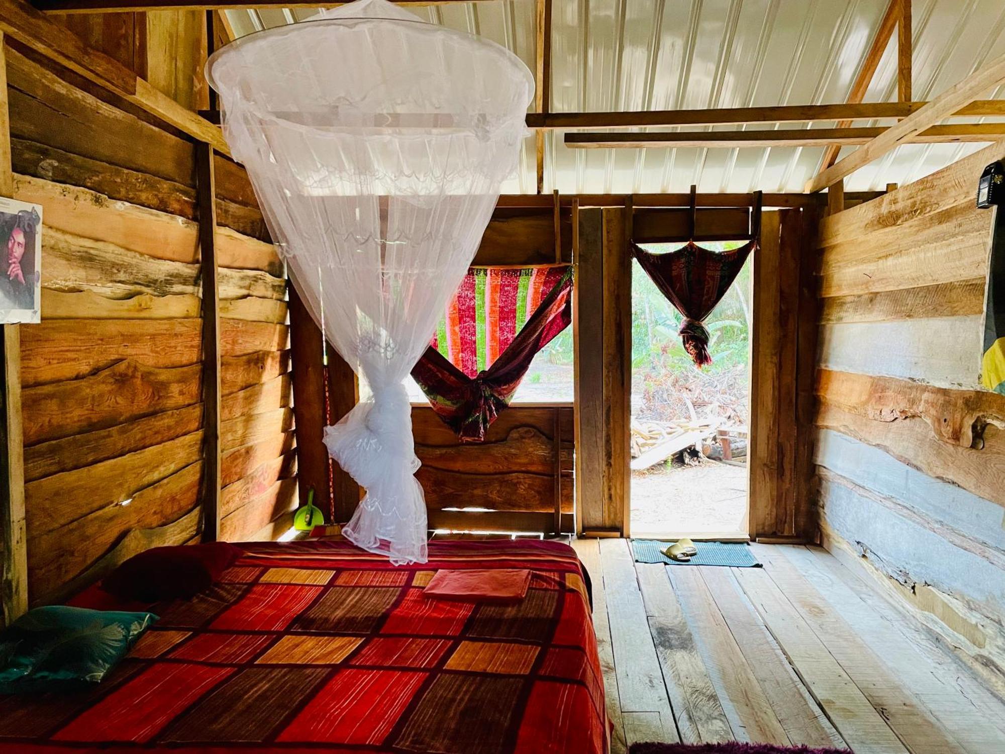 Land Of Promise - Reggae Bar & Eco Village Zanderij 외부 사진