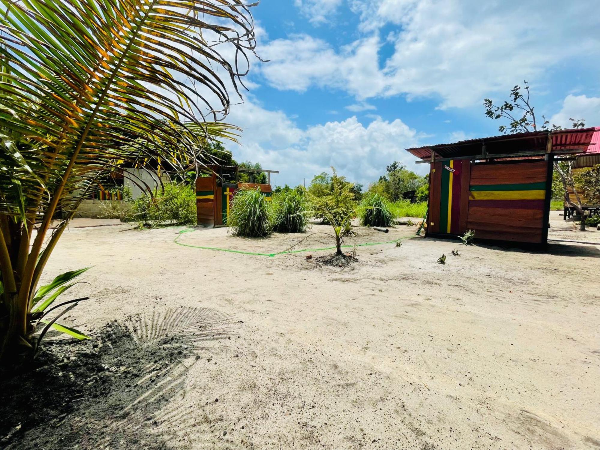 Land Of Promise - Reggae Bar & Eco Village Zanderij 외부 사진